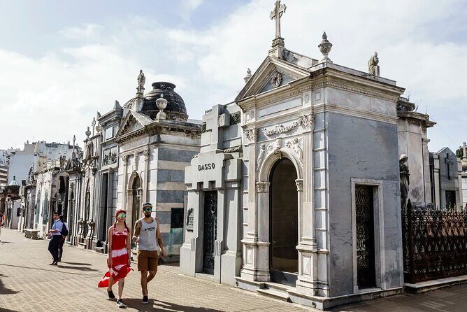Recoleta & cemetery for curious people - Who Should Consider This Tour?