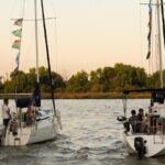 Sail along the Río de la Plata with a good wine and listening to Argentine tango - Key Points
