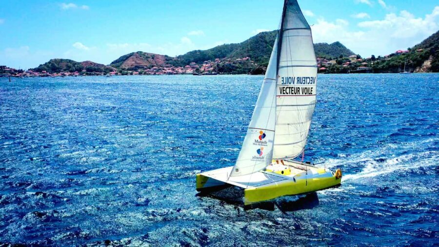 Sailing catamaran in La Baie des Saintes - The Sum Up