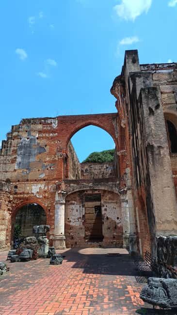 Santo Domingo: Colonial walk and watercolor.
