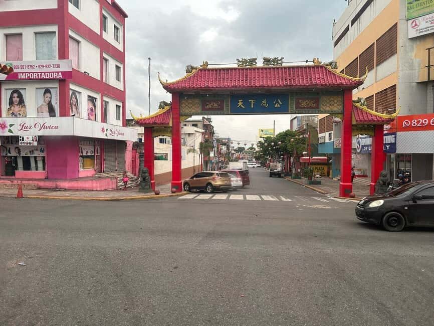 Santo Domingo: Guided City Tour with Cable Car Ride