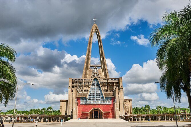 Scenic Wonders: Montaña Redonda & Playa Esmeralda - Why This Tour Works Well