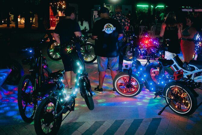 Semi-Private Christmas Edition Twilight Glow E-Bike Oranjestad - What’s Included and What to Consider
