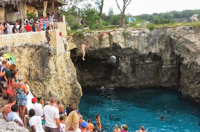 Seven Mile Beach and Ricks Cafe Private Tour - What Makes This Tour Stand Out