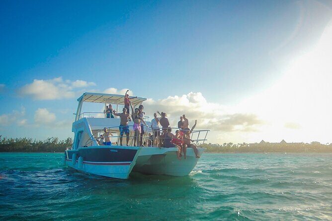 Shared 8 Hours Party boat Saona and Natural Pool from Bayahibe - Who Will Love This Tour?