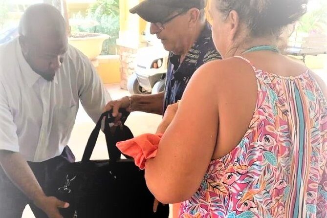 Shared or Private St Kitts Airport Roundtrip Transfer