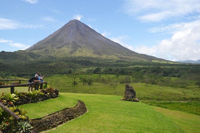 Shared shuttle San Jose to Arenal - A Detailed Look at the San Jose to Arenal Shuttle Experience