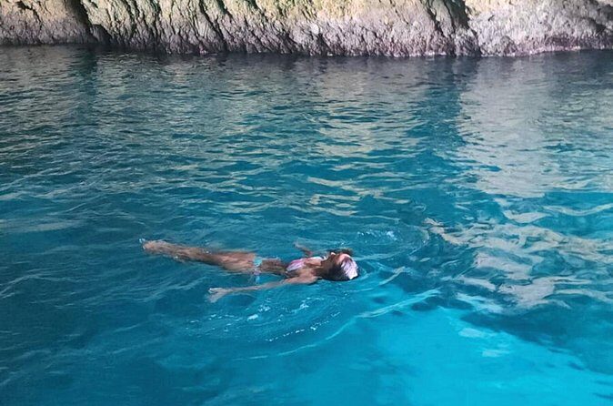 Shuttle Cruise to Rick's Cafe