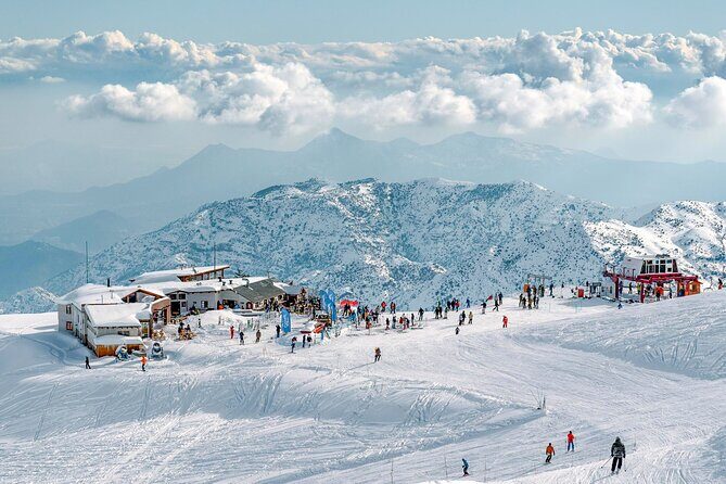 Ski experience in Colorado with round transportation and guide - The Sum Up