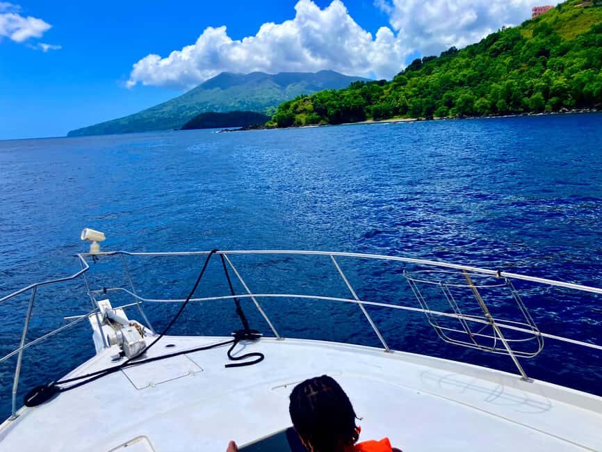 St. Vincent: Western Coast Boat Tour with Drinks