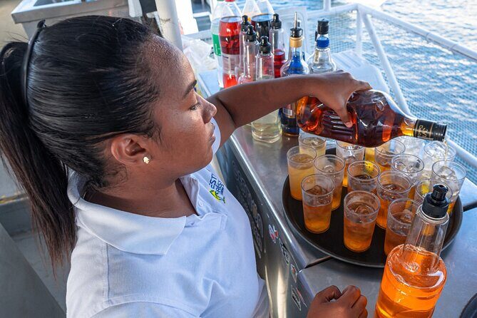 Sunset in Cartagena Bay with Boat Dances and Bar - Final thoughts: Is this tour right for you?