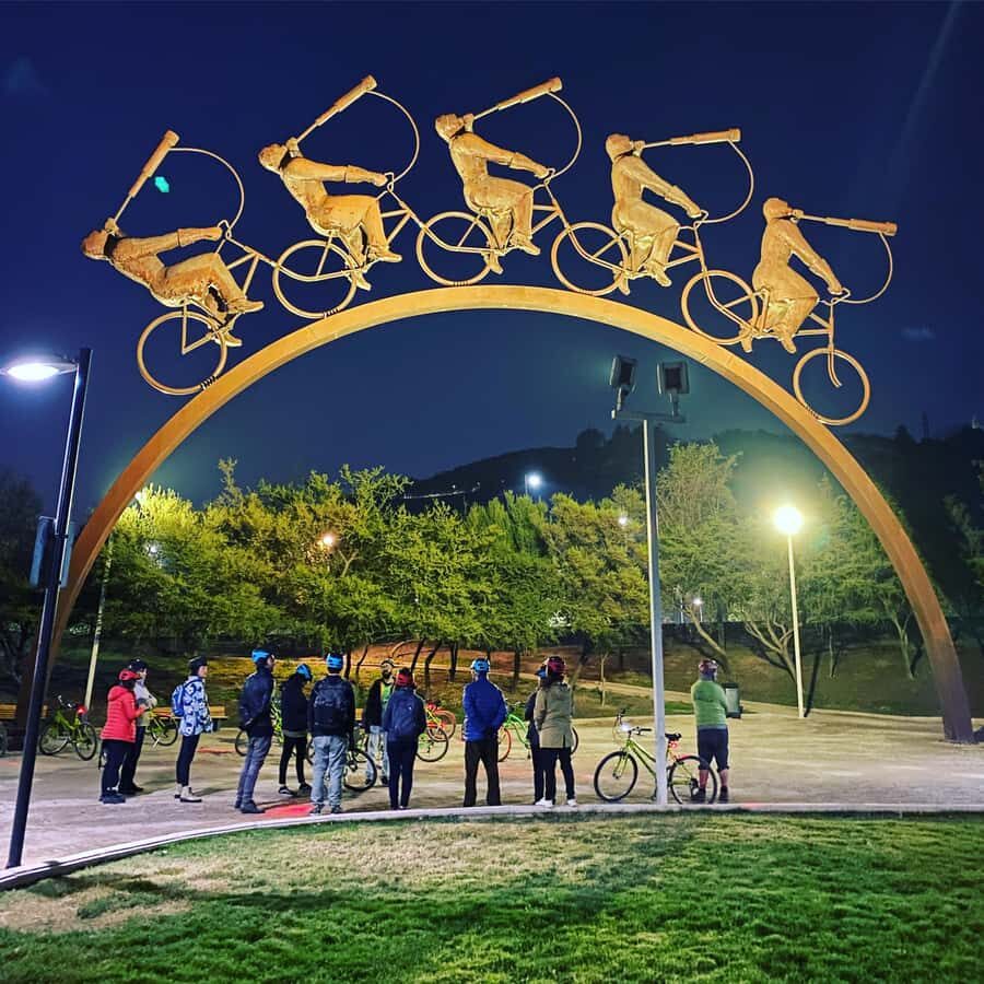 Sunset Mapocho River Bike Tour - In-Depth: What to Expect on the Sunset Mapocho River Bike Tour