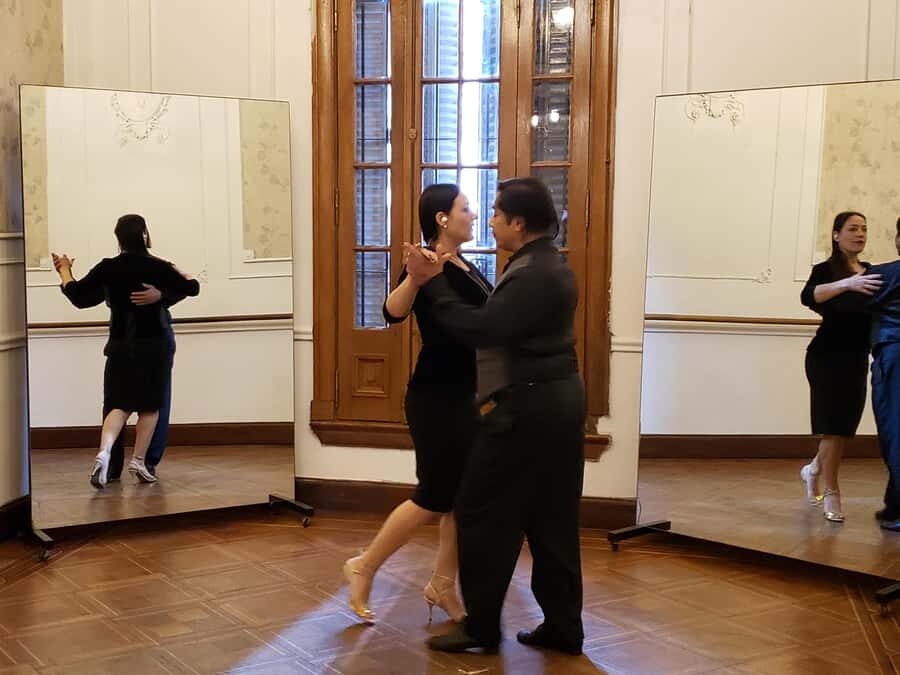 Tango Lesson in Buenos Aires with professional dancers - A Deep Dive into the Tango Lesson Experience