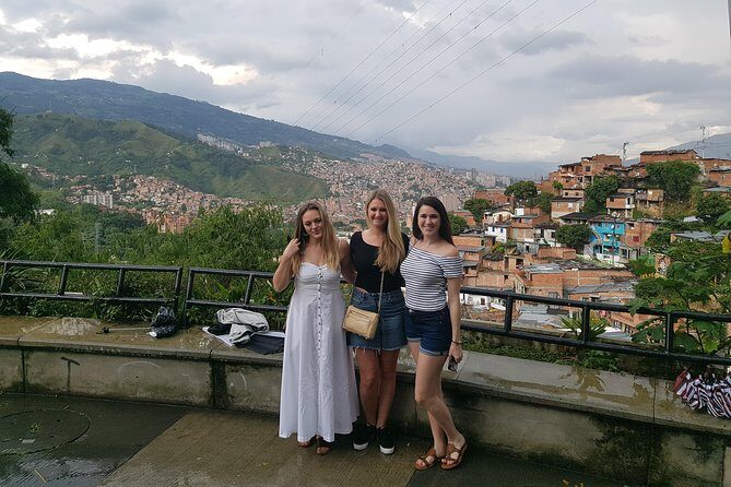 The Best Comuna 13 Graffiti Tour, Plaza Botero and Cable cars - FAQ
