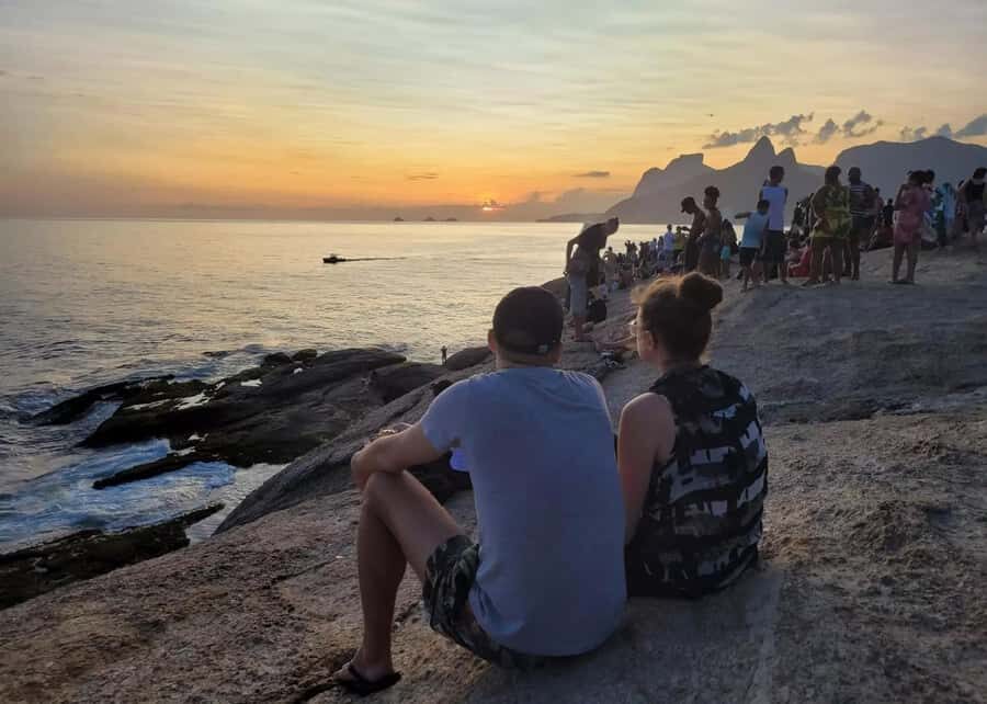 Tour Arpoador: Copacabana Walk & Sunset at the Arpoador - Exploring the Itinerary in Detail