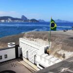 Tour Arpoador Sunset: Walk Copacabana Beach & Sunset Views - Relaxing with Coconut Water and Shared Stories