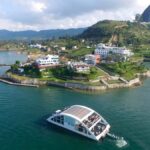Tour Guatapé: luxury yacht to the stone of Peñol. - A detailed look at the experience