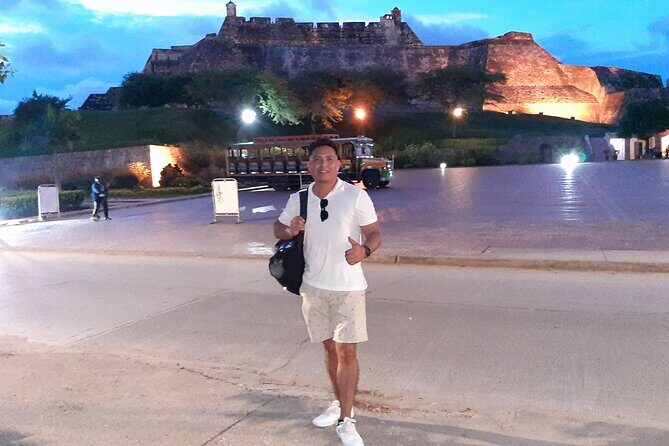 Tour in Chiva 5 hours through the City of Cartagena - Castillo de San Felipe de Barajas: A Fortress with Stories