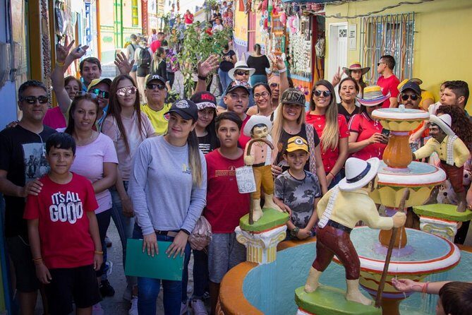 Tour to Guatapé + Rumbero Boat + Access to the Stone - Guatapé: A Colorful Oasis