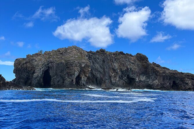 Tour to the Motus: Boat trip and snorkeling in Rapa Nui - A Deep Dive into the Rapa Nui Coastal Experience