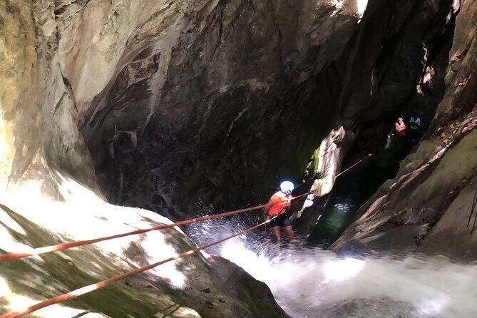 Trekking/rappelling waterfalls in Dominican Republic - Key Points