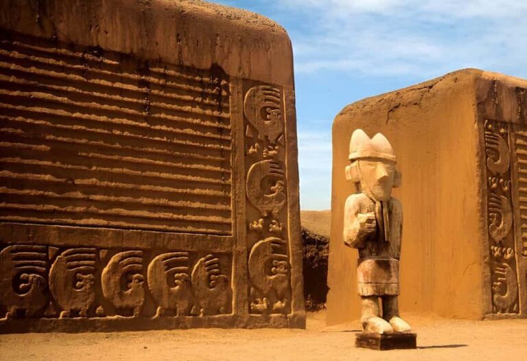 Trujillo : Excursión Hald Day a Chan Chan - Discovering the Wonders of Chan Chan and Huanchaco Beach