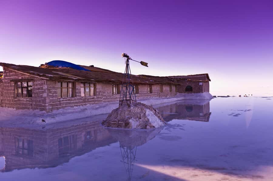 Uyuni: Salar de Uyuni Sunset Tour with Wine - Exploring the Salt Flats: A Closer Look