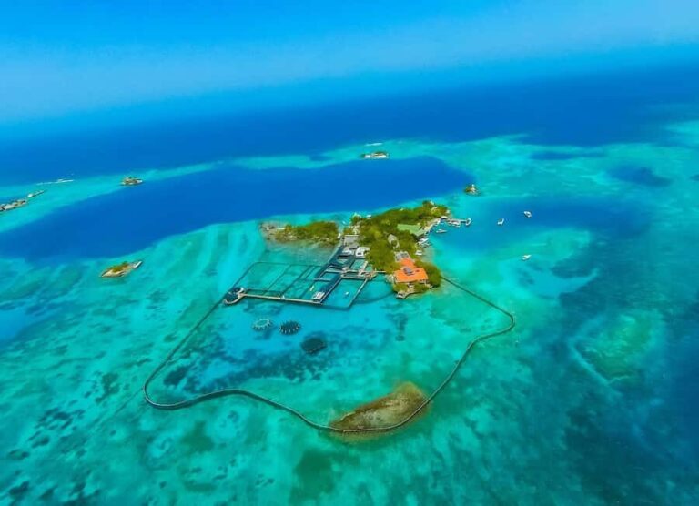 VIP Tour 5 Rosario Islands from Cartagena: An Unforgettable Adventure! - The Charming Stop at Bocachica