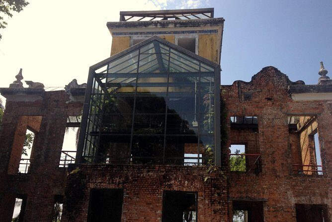 Walking tour of the bohemian neighborhoods of Santa Teresa and Lapa - Authentic Experiences and Guide Highlights