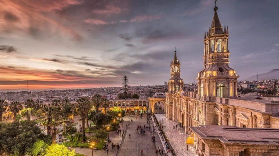 Walking tour through the Historic Center of Arequipa - Exploring Local Craftsmanship at Mundo Alpaca