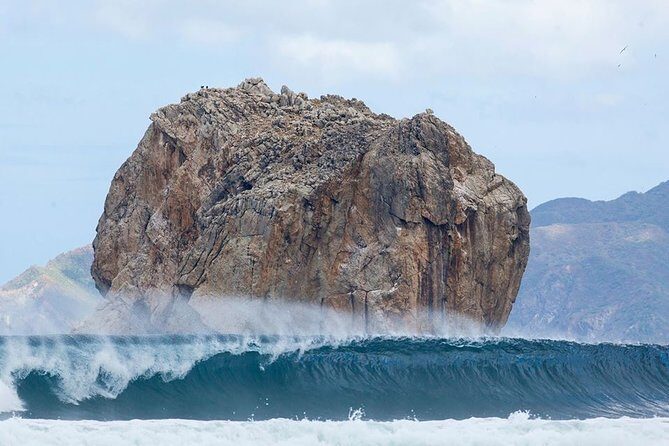 Witches Rock Surf Tour by Boat for ADVANCED surfers - Who Would Love This Tour?
