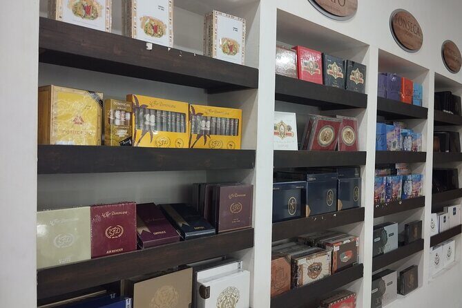 World Mart Souvenirs Store - Guided Tour