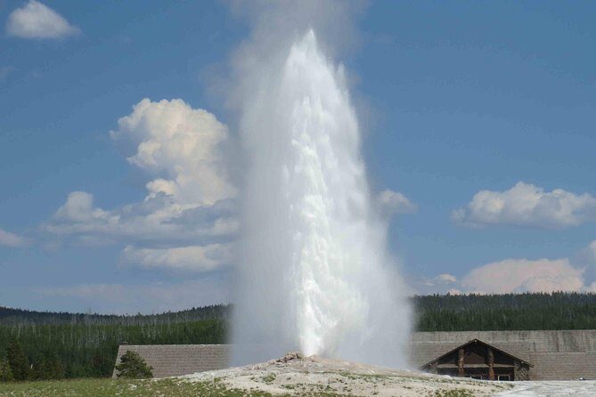 2-Day Private Tour of Yellowstone National Park Lower & Upper Loops - Who Should Consider This Tour?