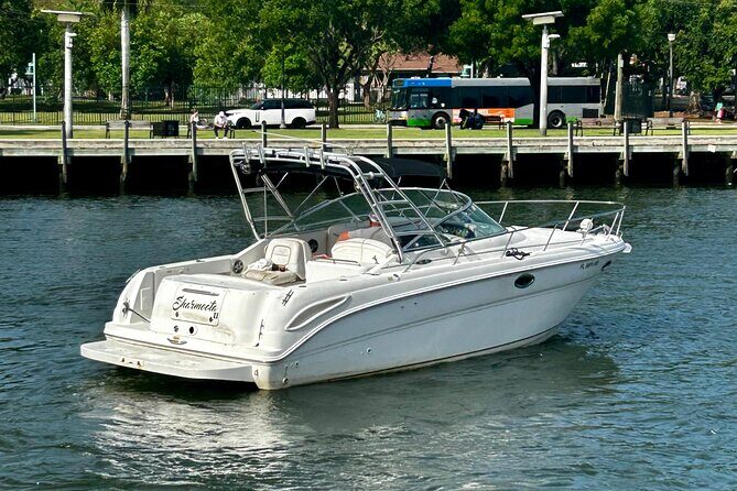 31-foot Miami Private Boat Rental for 12 People - Who Will Love This Experience?
