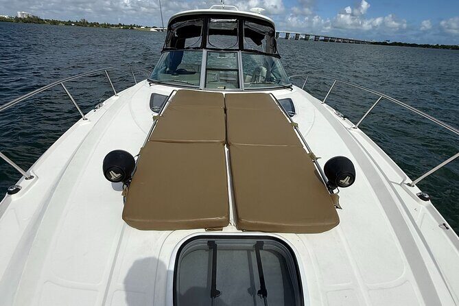 37 Ft Yacht Yacht for 2 or 4 hours, Bluetooth, In the Miami Bay - FAQ