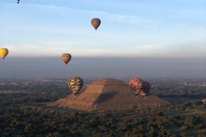 Balloon Flight with Pick Up on CDMX + Breakfast + Pyramids - Key Points