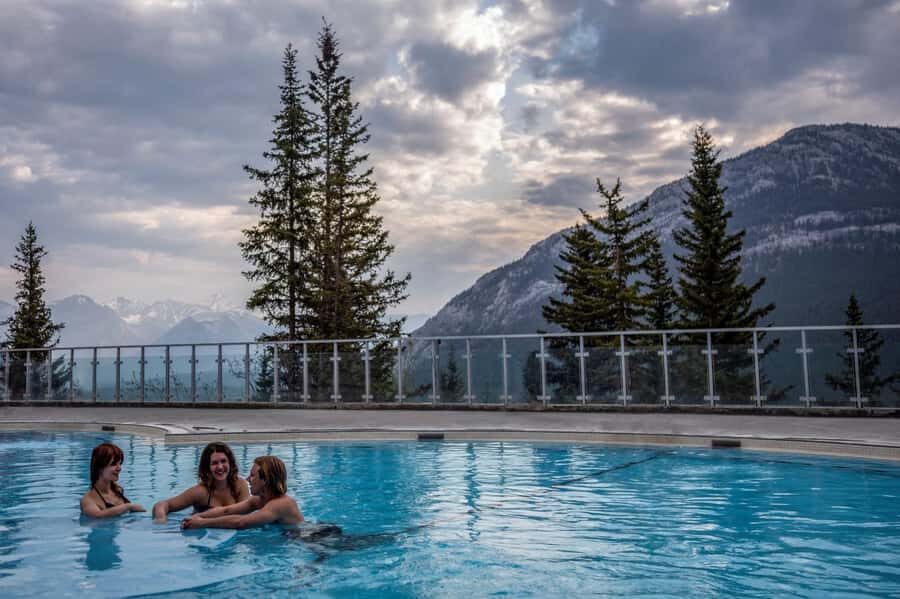 Banff Gondola, Hot Springs, Banff Tour breakfast included - Lake Minnewanka: A Majestic Start