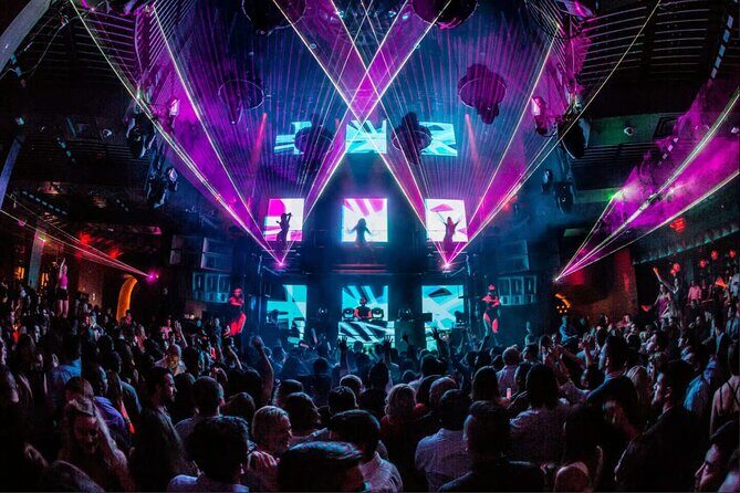 Bar Crawl Miami: 4 Venues 1 Night Including Drinks specials - The Value of the Experience