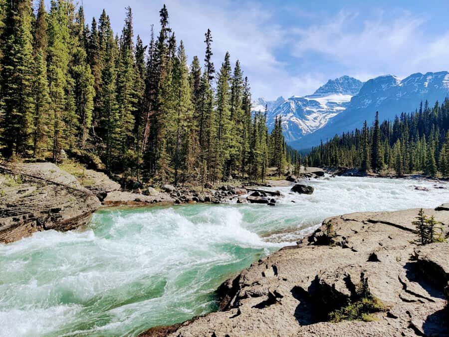 Calgary: Lake Louise, Emerald, Marble Canyon, and Yoho Tour - Lake Louise and Fairmont Chateau