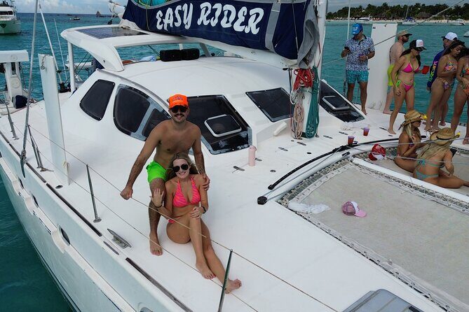 Catamaron Sunset Tour on Isla Mujeres with Snorkeling - What the Tour Offers in Terms of Value