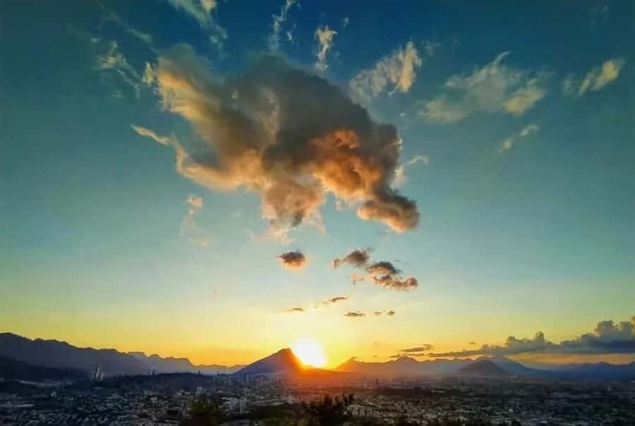 Cerro de la Silla Viewpoint: Hike to the Cable Car - What the Tour Experience Feels Like