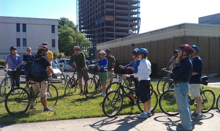 Charlotte: 90-Minute City Highlights Bike Tour - Who is this tour best for?