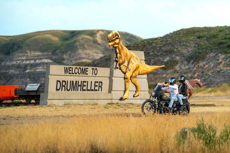 Drumheller: Dinosaurs, Museum, & Hoodoos Day Tour - Detailed Breakdown of the Itinerary