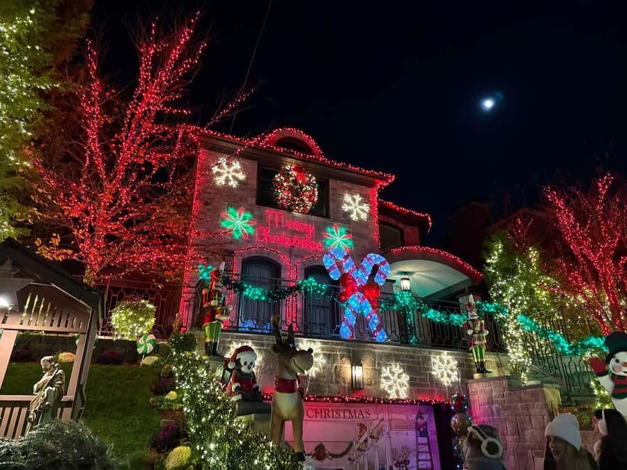 Dyker Heights Christmas Lights Bus Tour - Highlights of the Tour
