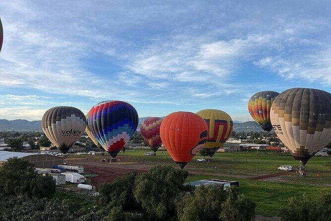 Flight in Teotihuacan Hot Air Balloon with Transportation and Breakfast - Who Should Book This Experience?