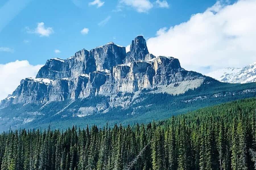 From Calgary: 2-Day Rocky Mountains and Salmon Run Tour - Exploring the Itinerary