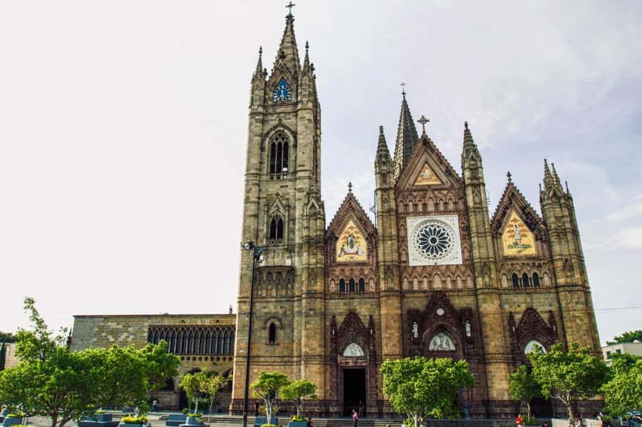 Guadalajara Family Adventure - Private Walking Tour - A Deep Dive into the Guadalajara Family Adventure Tour