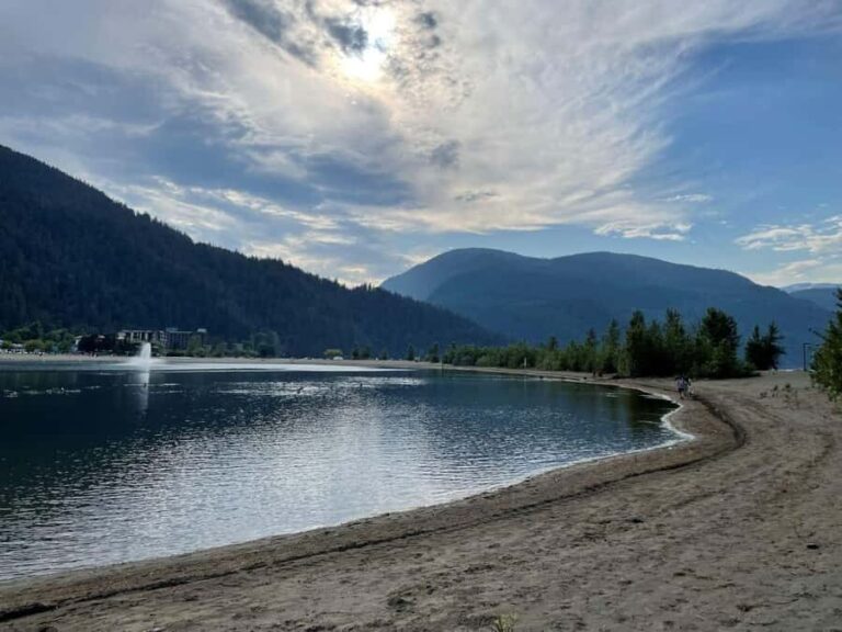 Harrison Hot Springs - Tour of Nature, Lakes and Relaxation - Exploring Small Town Charm and Local Gems