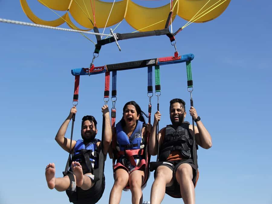 Kelowna: Okanagan Lake Parasailing - A Detailed Look at Kelownas Okanagan Lake Parasailing