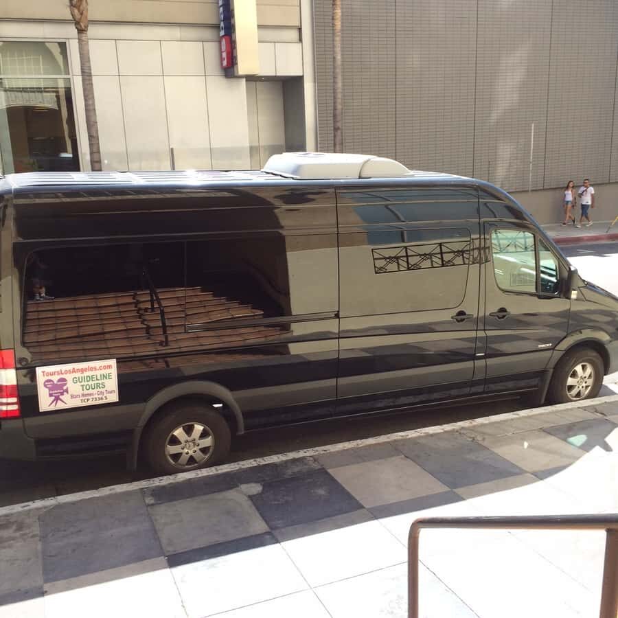 LA, Hollywood & Beverly Hills PM Tour + Hollywood Sign Hike - The Guide’s Role: Knowledge & Personality